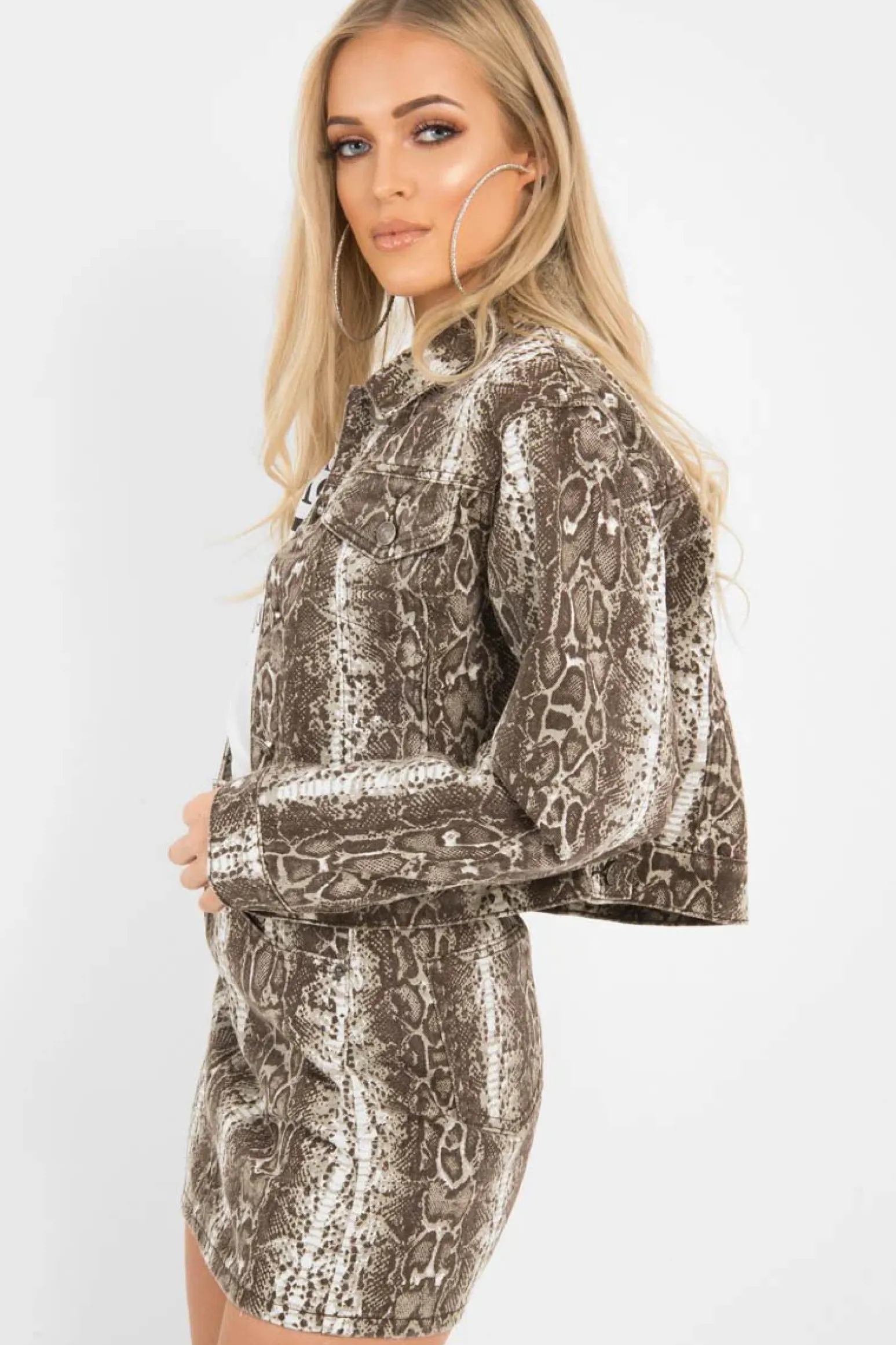 Rebellious Fashion Beige Snake Print Crop Denim Jacket - Bernice