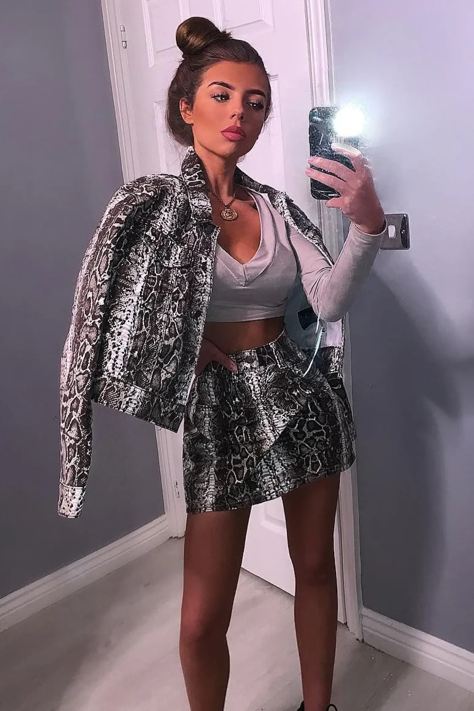 Rebellious Fashion Beige Snake Print Crop Denim Jacket - Bernice