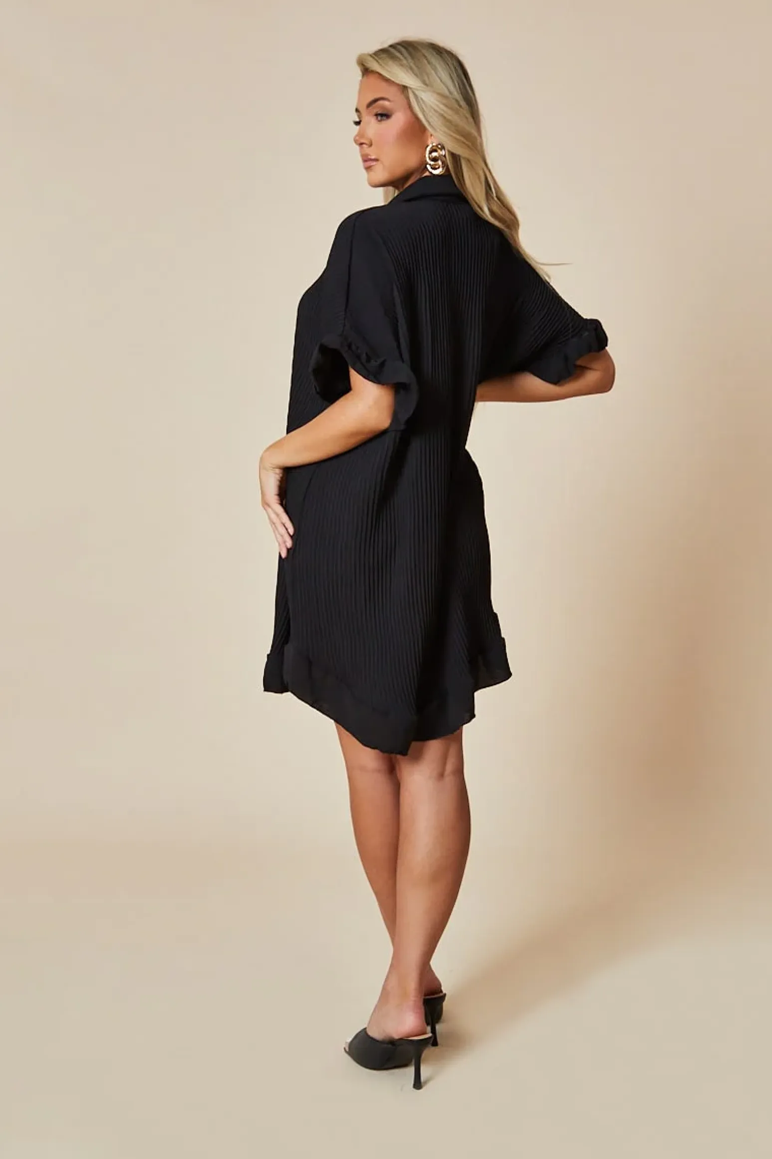 Rebellious Fashion Black Plisse Detail Frill Hem Oversized Dress - Sakura