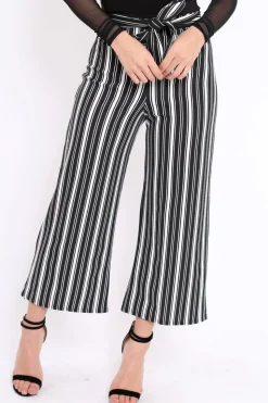 Rebellious Fashion Black and White Striped Cropped Trousers - Daphni
