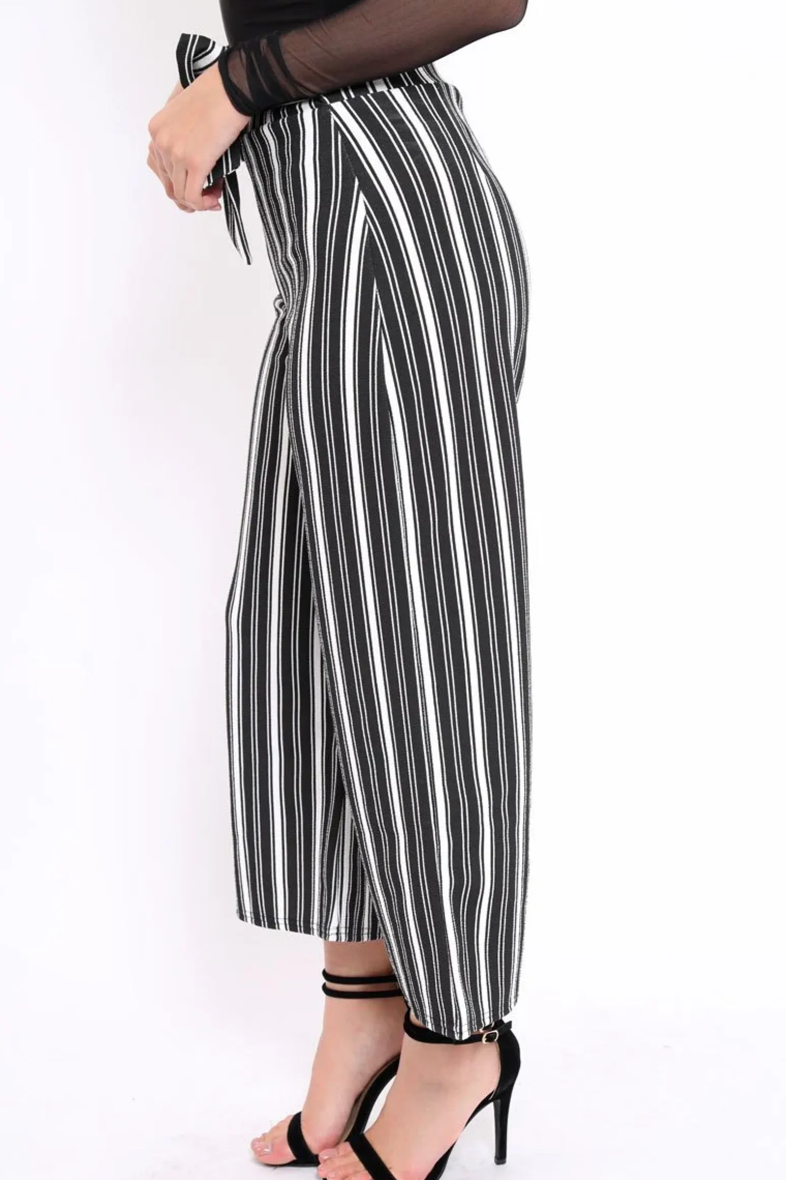 Rebellious Fashion Black and White Striped Cropped Trousers - Daphni