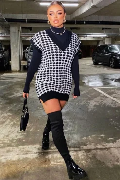 Rebellious Fashion Black Houndstooth Knit Vest - Hazel