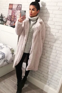 Rebellious Fashion Cream Faux Fur Teddy Coat - Reegan