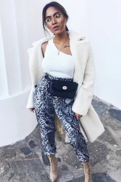 Rebellious Fashion Cream Knitted One Shoulder Crop Top - Golde