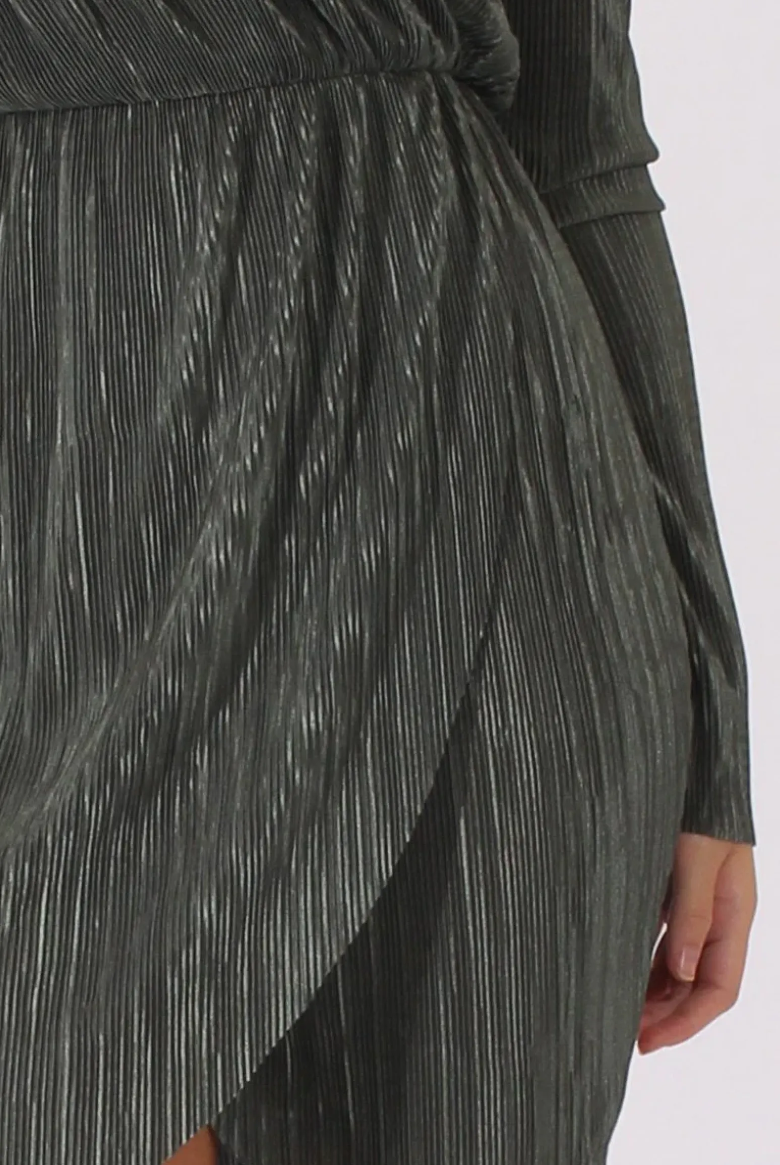 Rebellious Fashion Green Cross Over Pleated Dress - Blossom