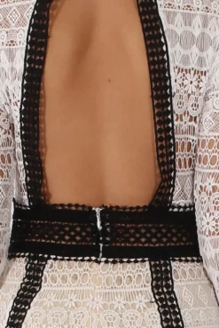 Rebellious Fashion White Crochet Open Back Bodycon Dress - Murni