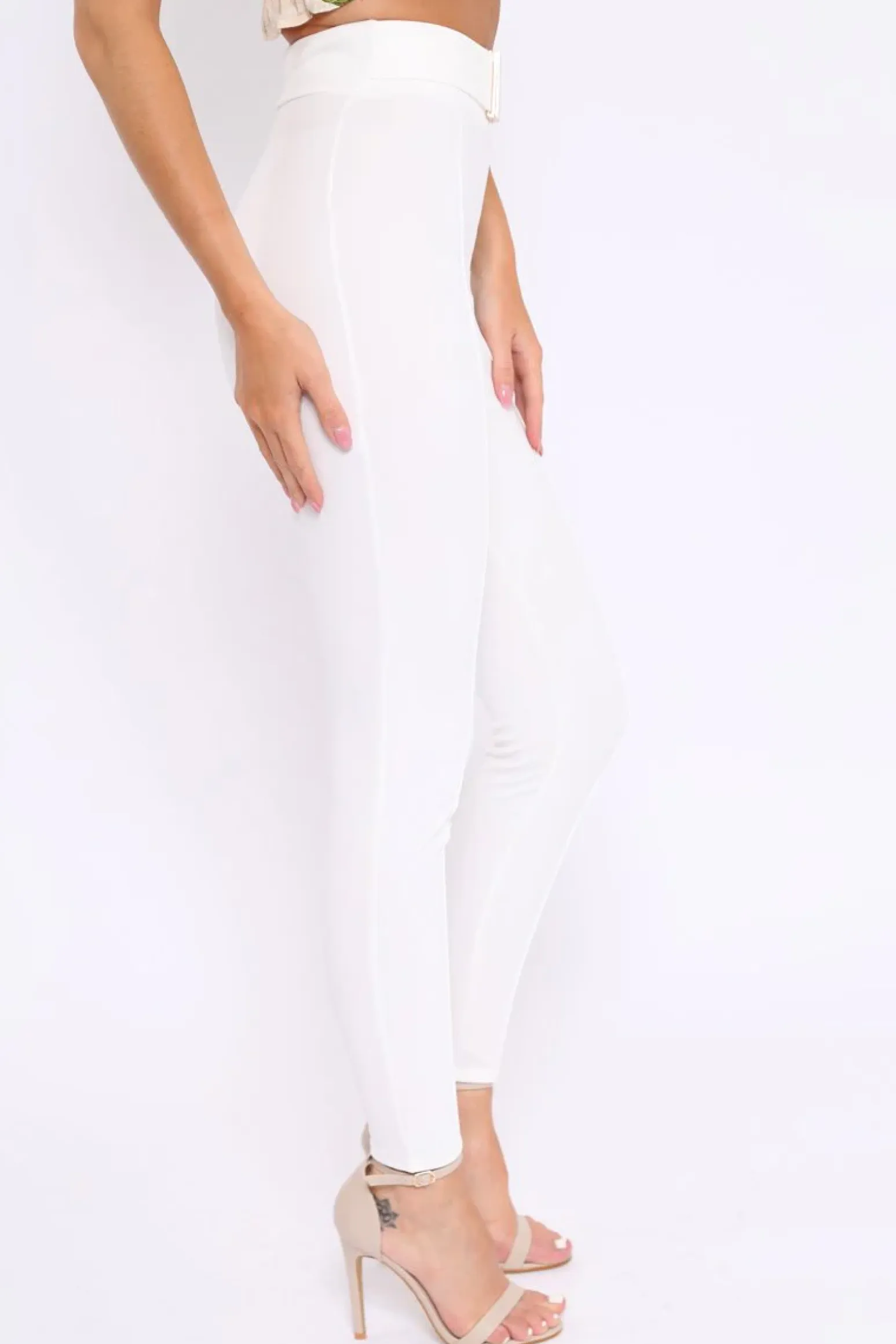 Rebellious Fashion White Tapered Trousers With Gold Buckle - Zyana